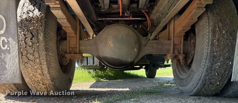 image for item ND9763 2009 GMC C6500 chipper truck