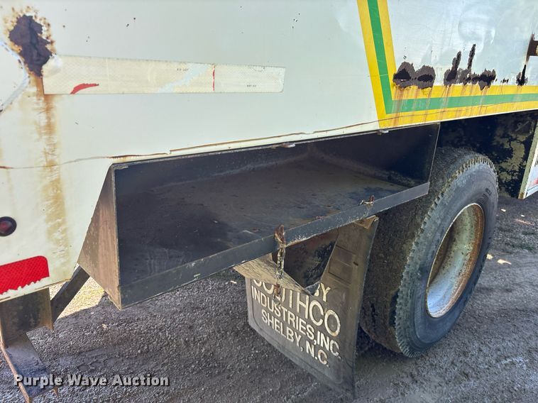 image for item ND9763 2009 GMC C6500 chipper truck