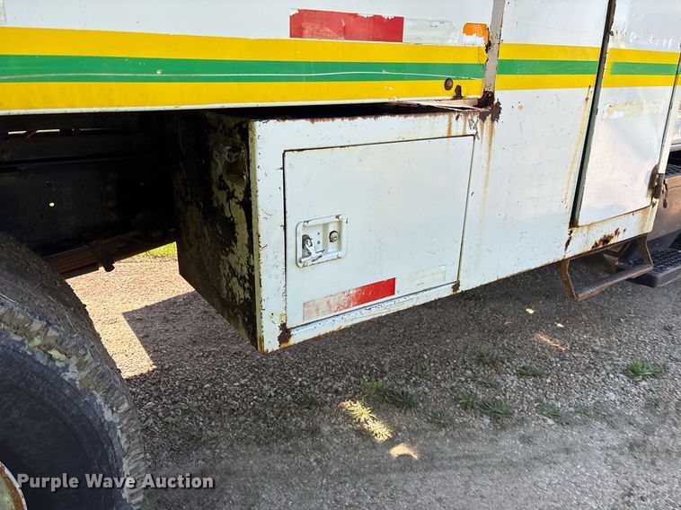 image for item ND9763 2009 GMC C6500 chipper truck