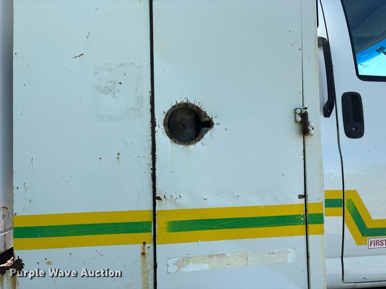 image for item ND9763 2009 GMC C6500 chipper truck