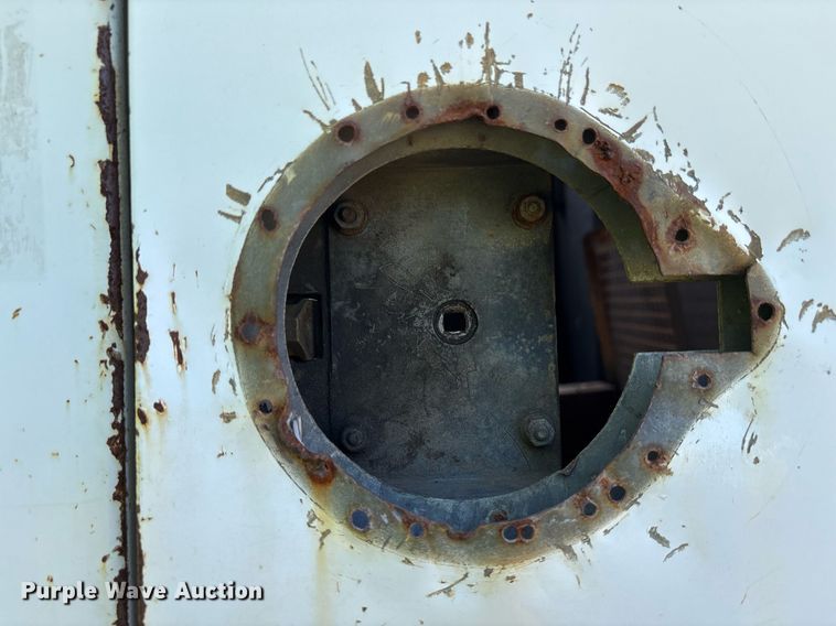 image for item ND9763 2009 GMC C6500 chipper truck