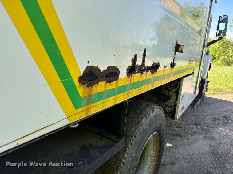 image for item ND9763 2009 GMC C6500 chipper truck