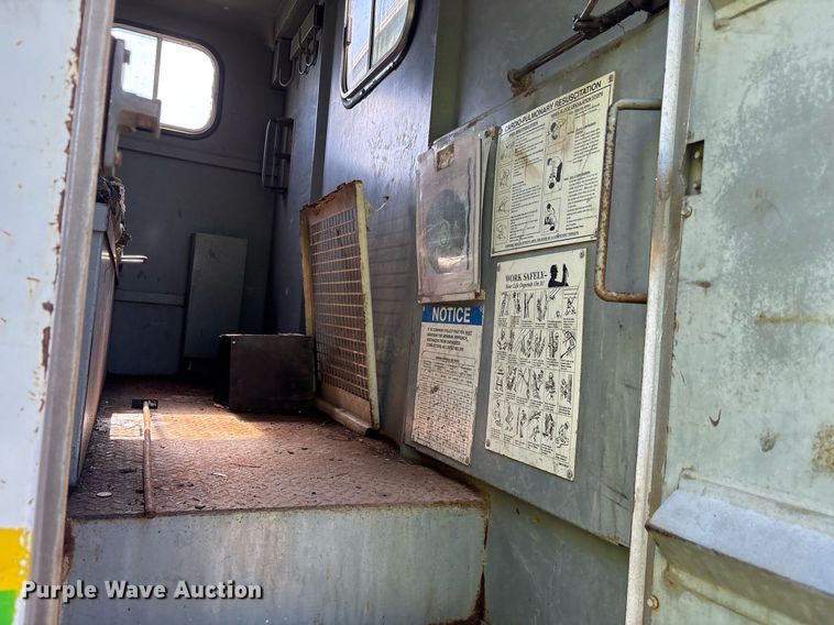 image for item ND9763 2009 GMC C6500 chipper truck