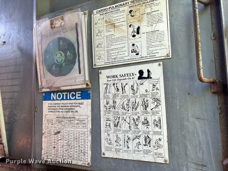 image for item ND9763 2009 GMC C6500 chipper truck