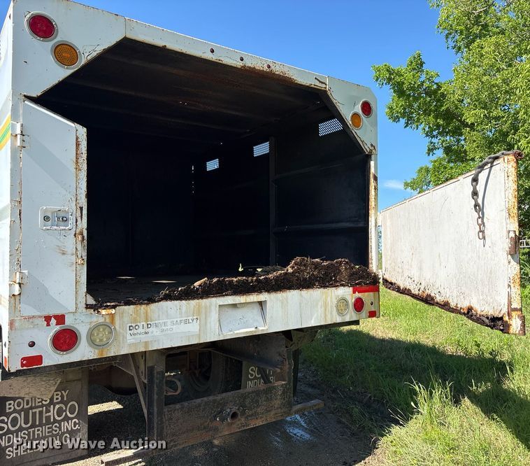 image for item ND9763 2009 GMC C6500 chipper truck