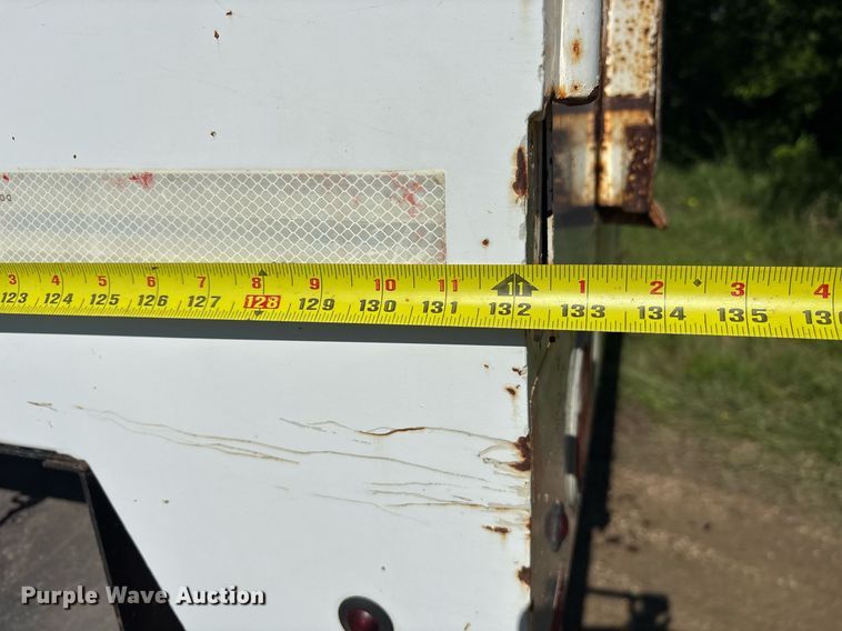 image for item ND9763 2009 GMC C6500 chipper truck