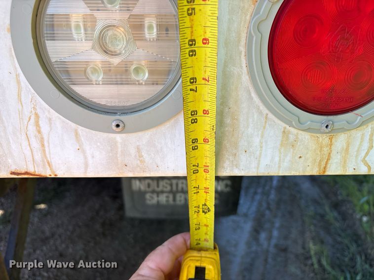 image for item ND9763 2009 GMC C6500 chipper truck