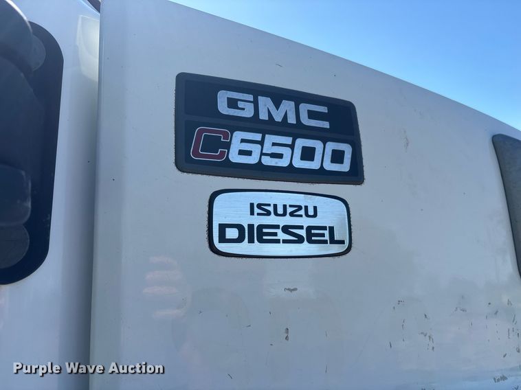 image for item ND9763 2009 GMC C6500 chipper truck