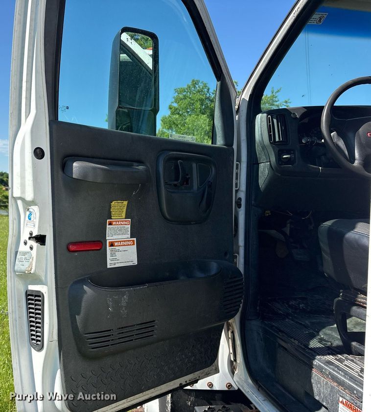 image for item ND9763 2009 GMC C6500 chipper truck