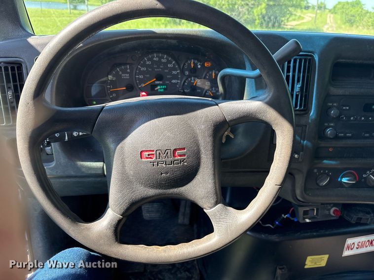 image for item ND9763 2009 GMC C6500 chipper truck