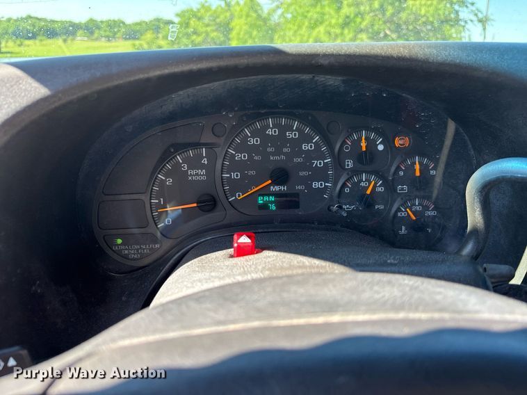 image for item ND9763 2009 GMC C6500 chipper truck