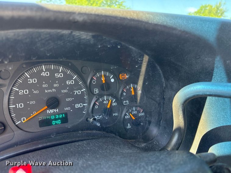 image for item ND9763 2009 GMC C6500 chipper truck