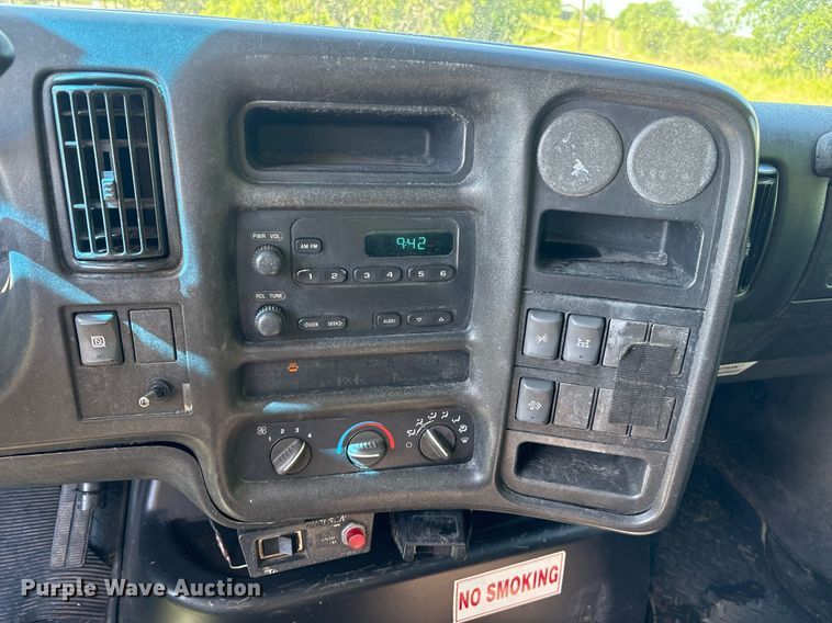 image for item ND9763 2009 GMC C6500 chipper truck