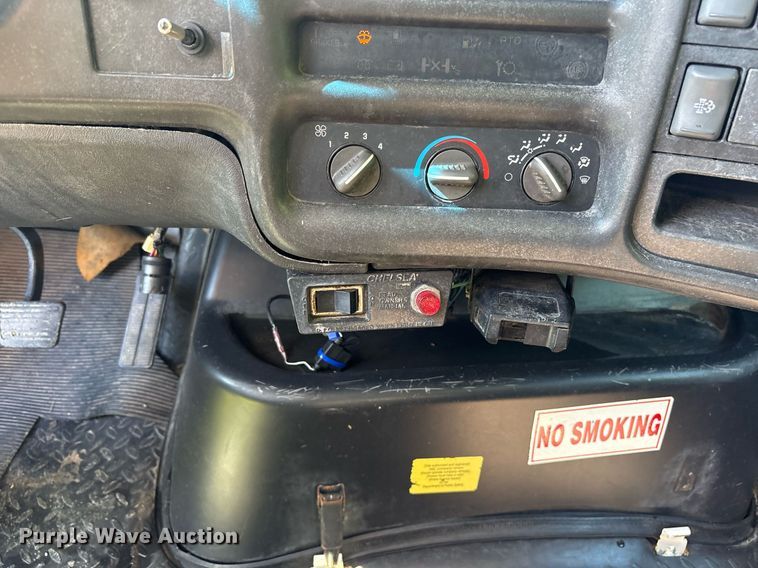 image for item ND9763 2009 GMC C6500 chipper truck