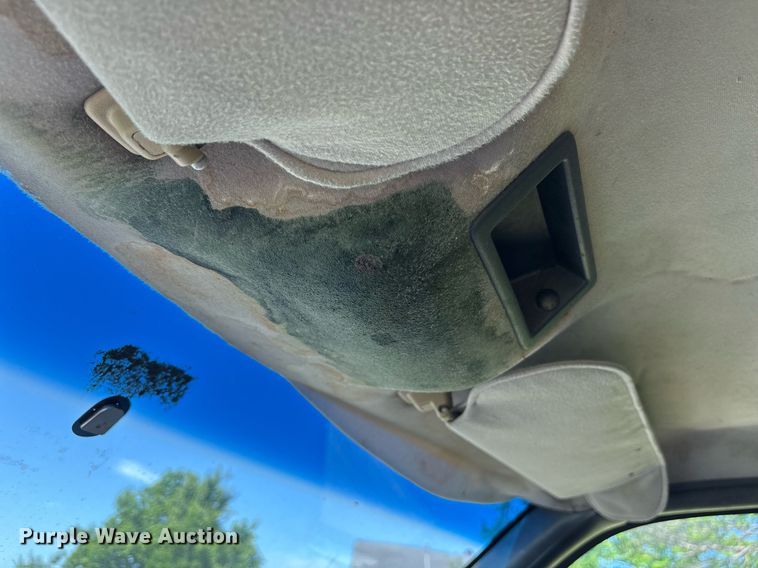 image for item ND9763 2009 GMC C6500 chipper truck