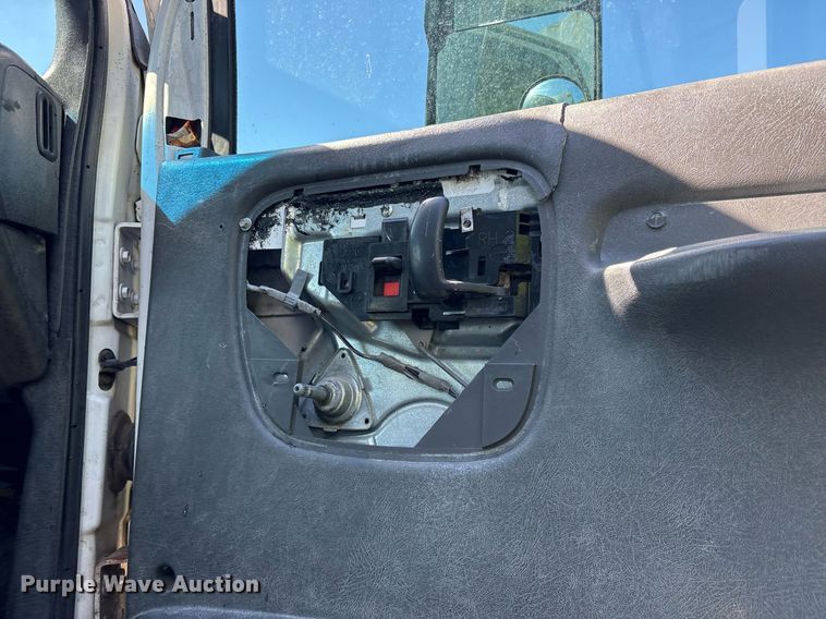 image for item ND9763 2009 GMC C6500 chipper truck