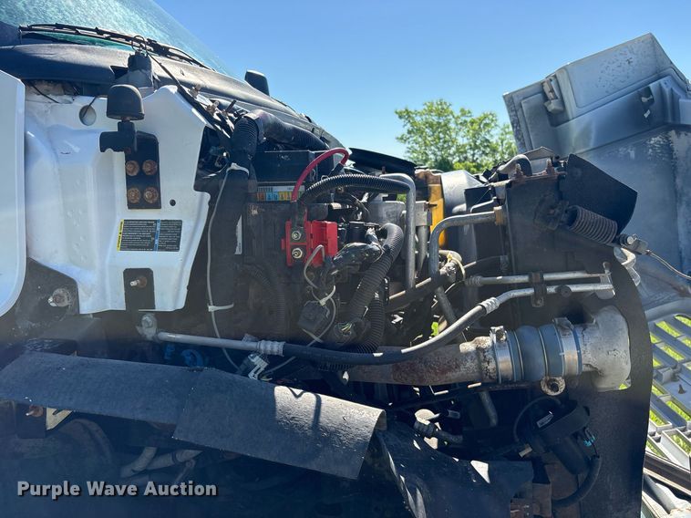 image for item ND9763 2009 GMC C6500 chipper truck