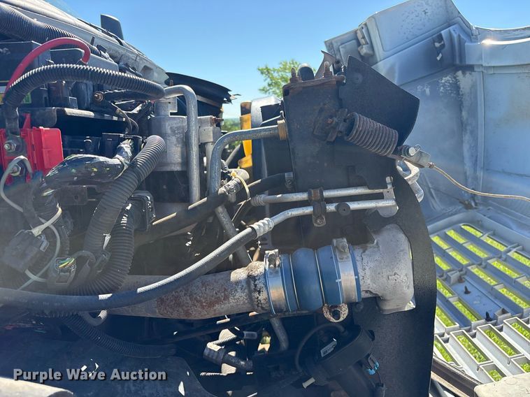 image for item ND9763 2009 GMC C6500 chipper truck