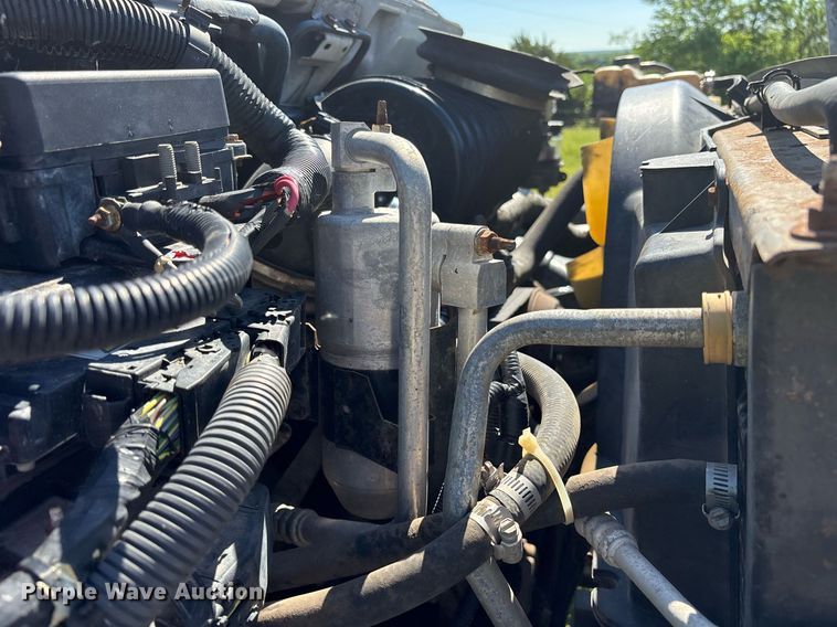 image for item ND9763 2009 GMC C6500 chipper truck