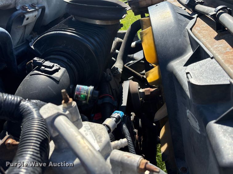 image for item ND9763 2009 GMC C6500 chipper truck