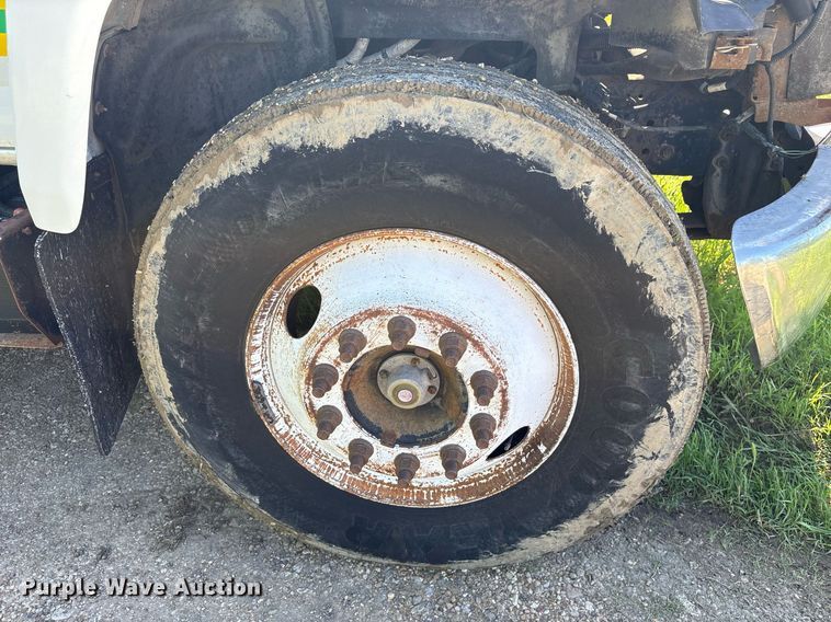 image for item ND9763 2009 GMC C6500 chipper truck