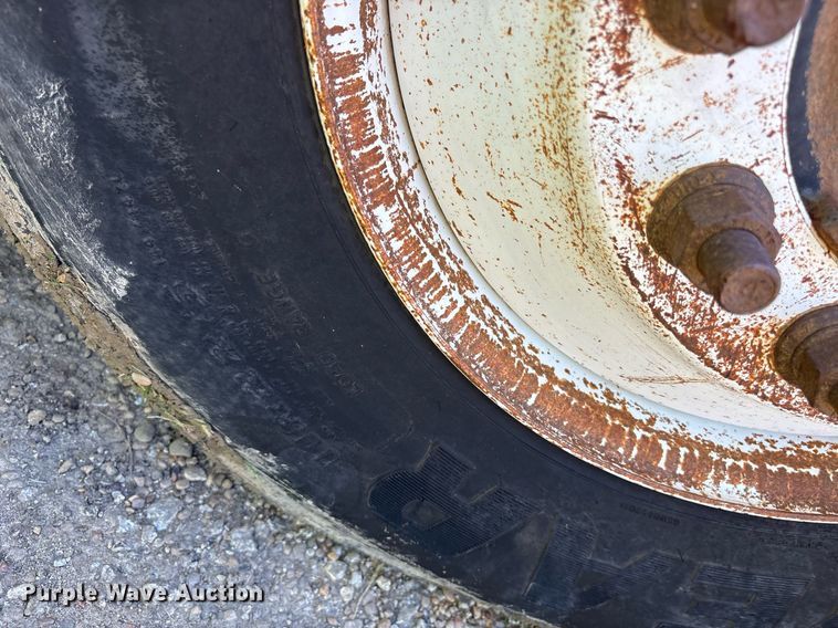 image for item ND9763 2009 GMC C6500 chipper truck