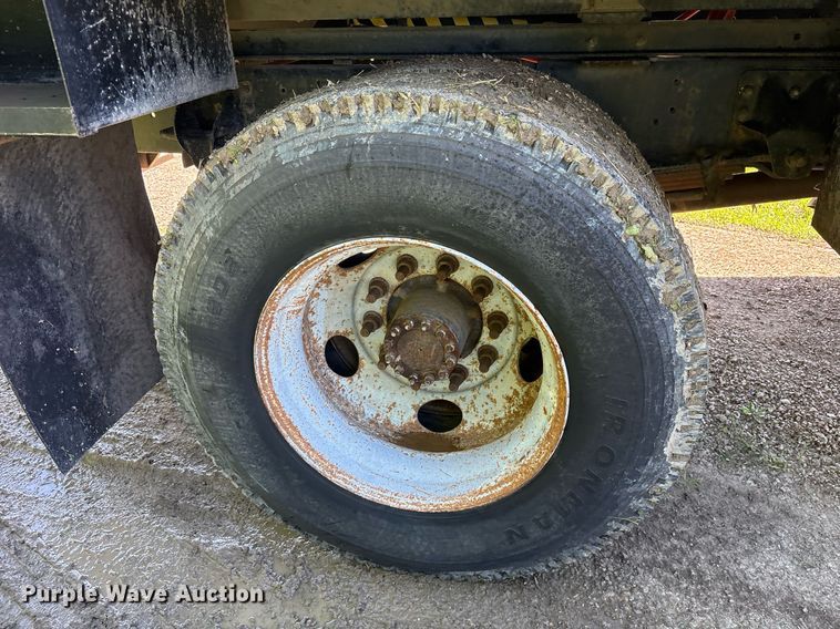 image for item ND9763 2009 GMC C6500 chipper truck