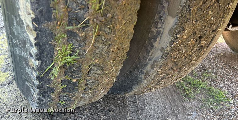 image for item ND9763 2009 GMC C6500 chipper truck