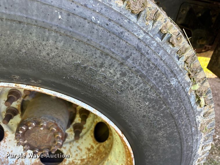 image for item ND9763 2009 GMC C6500 chipper truck