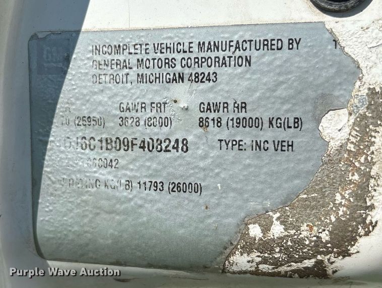 image for item ND9763 2009 GMC C6500 chipper truck