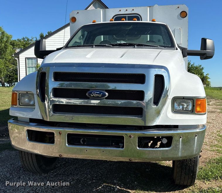 image for item ND9764 2013 Ford F650 Super Duty XL chipper truck