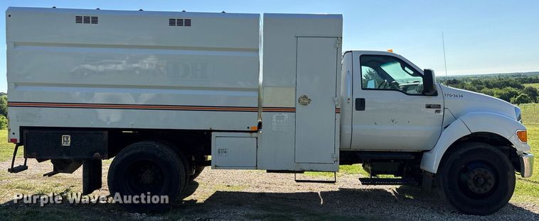 image for item ND9764 2013 Ford F650 Super Duty XL chipper truck