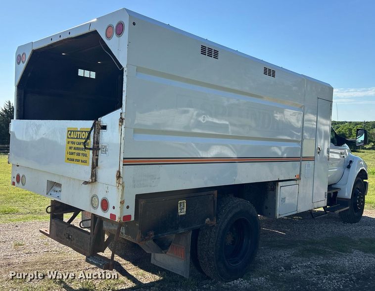 image for item ND9764 2013 Ford F650 Super Duty XL chipper truck