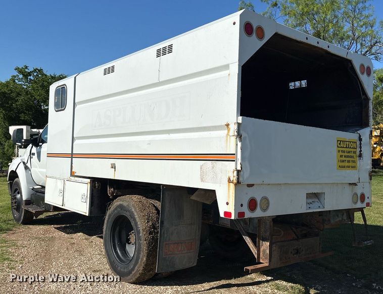 image for item ND9764 2013 Ford F650 Super Duty XL chipper truck