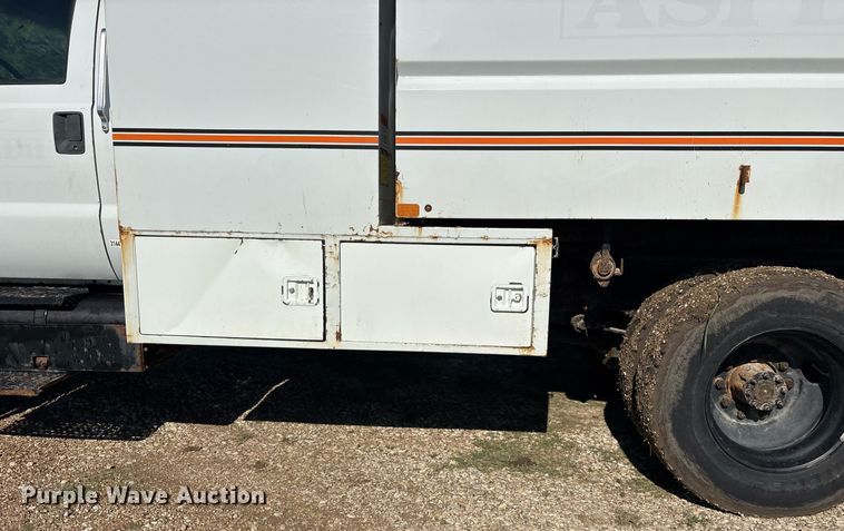 image for item ND9764 2013 Ford F650 Super Duty XL chipper truck