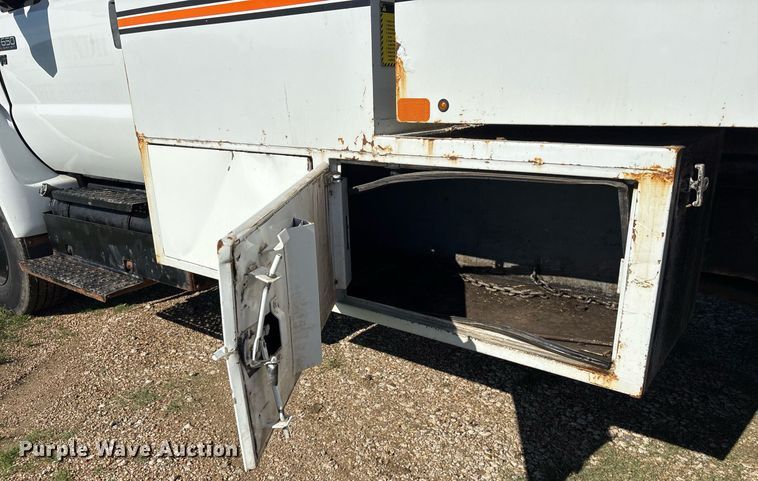 image for item ND9764 2013 Ford F650 Super Duty XL chipper truck