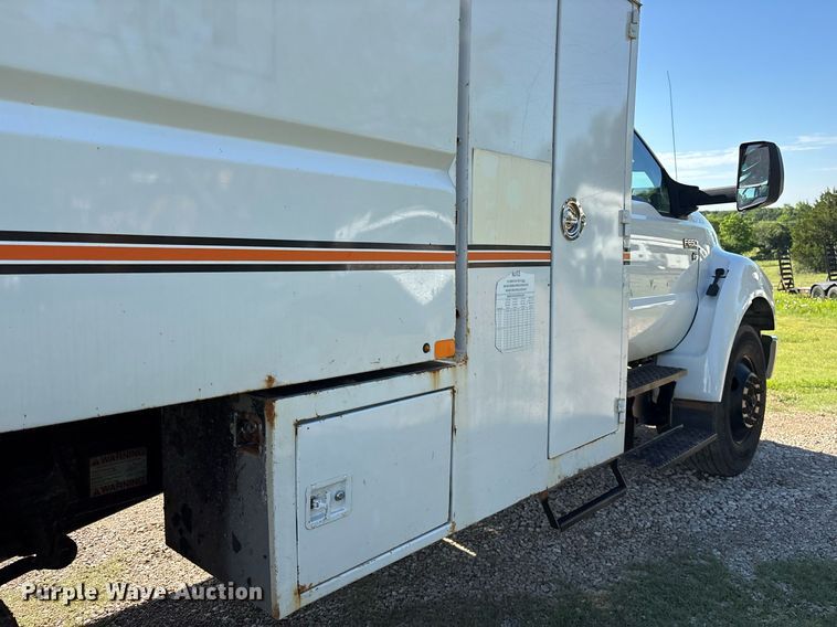 image for item ND9764 2013 Ford F650 Super Duty XL chipper truck