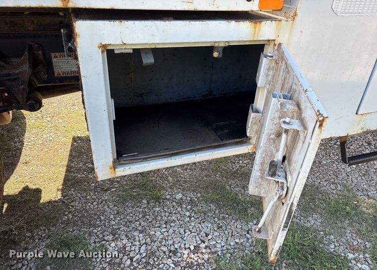 image for item ND9764 2013 Ford F650 Super Duty XL chipper truck