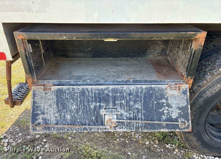 image for item ND9764 2013 Ford F650 Super Duty XL chipper truck