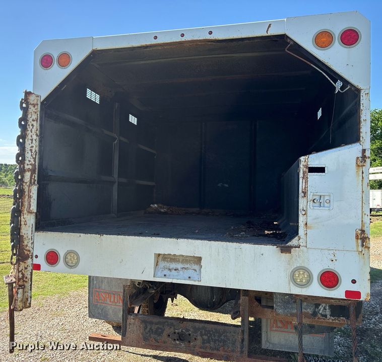 image for item ND9764 2013 Ford F650 Super Duty XL chipper truck