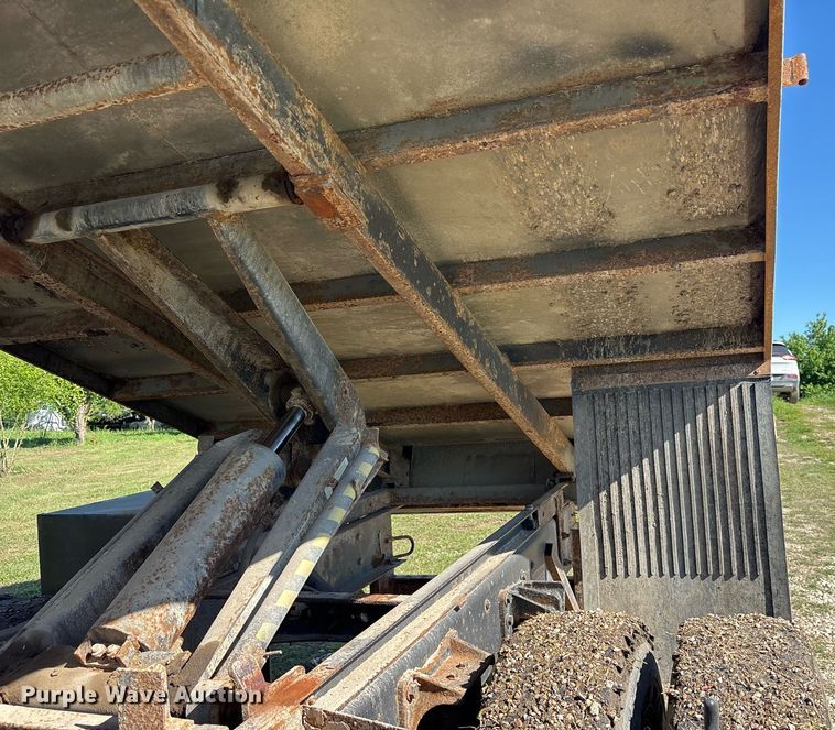 image for item ND9764 2013 Ford F650 Super Duty XL chipper truck