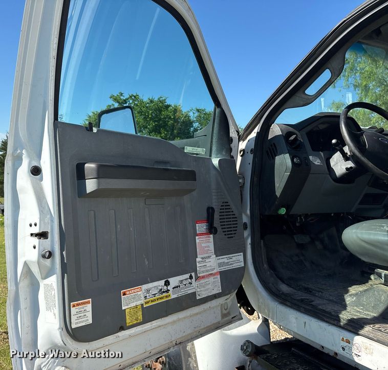 image for item ND9764 2013 Ford F650 Super Duty XL chipper truck