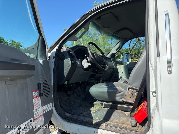 image for item ND9764 2013 Ford F650 Super Duty XL chipper truck