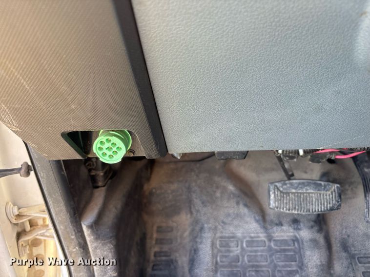 image for item ND9764 2013 Ford F650 Super Duty XL chipper truck