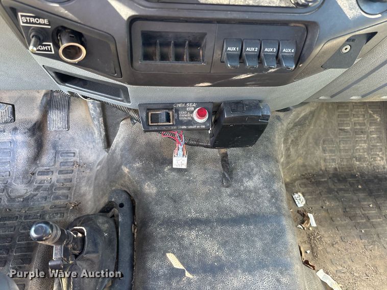 image for item ND9764 2013 Ford F650 Super Duty XL chipper truck