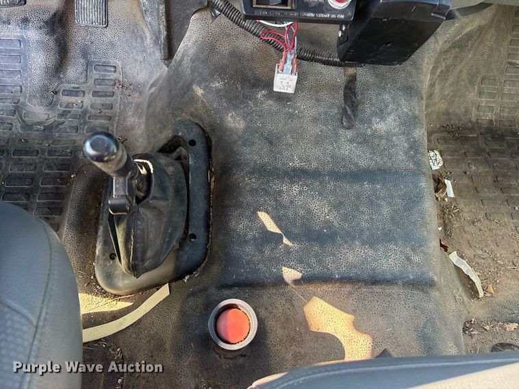 image for item ND9764 2013 Ford F650 Super Duty XL chipper truck