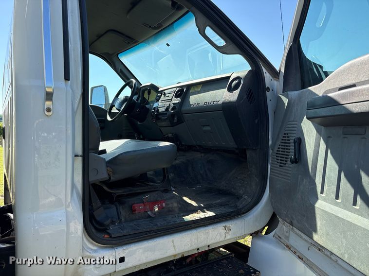 image for item ND9764 2013 Ford F650 Super Duty XL chipper truck