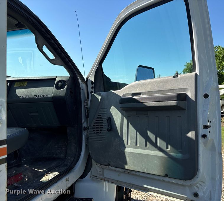 image for item ND9764 2013 Ford F650 Super Duty XL chipper truck