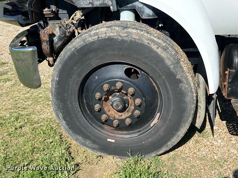 image for item ND9764 2013 Ford F650 Super Duty XL chipper truck