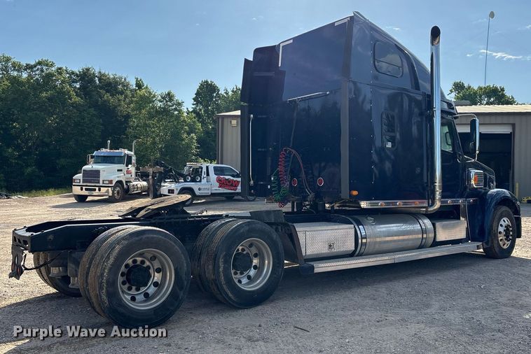 image for item OK9495 2013 Freightliner Coronado glider kit semi truck